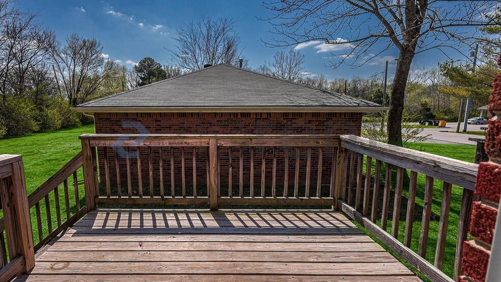 Building Photo - Unit APT E