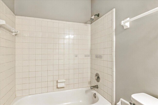 Building Photo - 3232 Riddle Dr