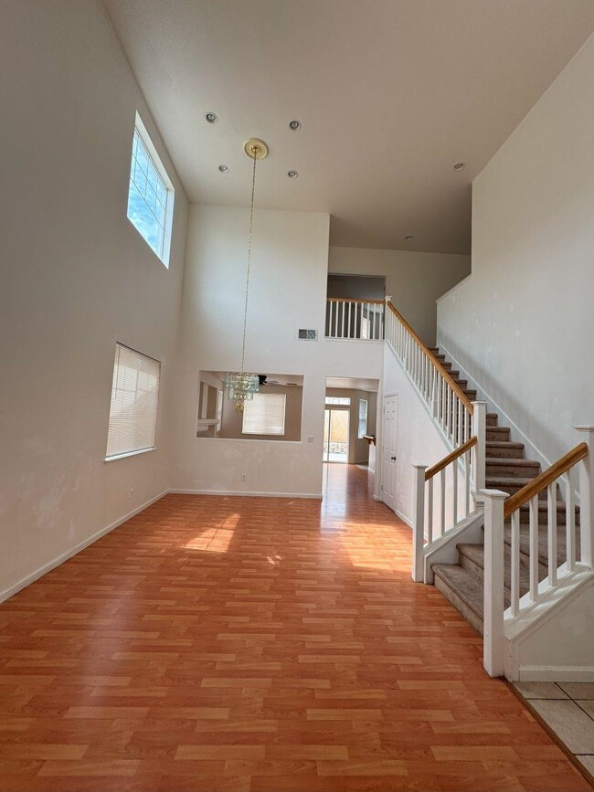 Building Photo - 645 Rockspray Cir