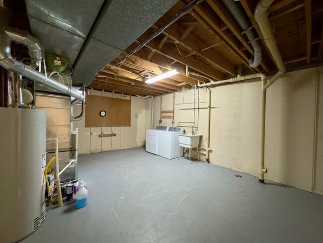 Building Photo - Charming 2 Bedroom/1.5 Bathroom Home in Randallstown, MD!