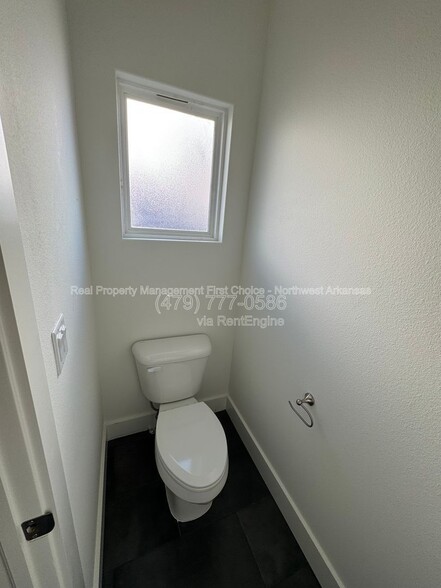 Building Photo - 720 Sun Meadow Dr