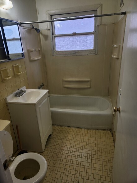 Building Photo - 2390 S 92nd St