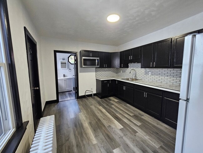 Building Photo - Fully Updated 3 bedroom 1 bath house for rent in the South Side Flats