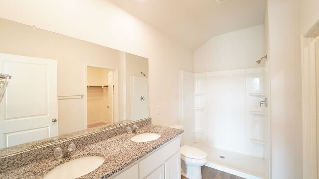 Building Photo - FOR LEASE!  4 Bedrooms - 2 Baths - 2 Car Garage.