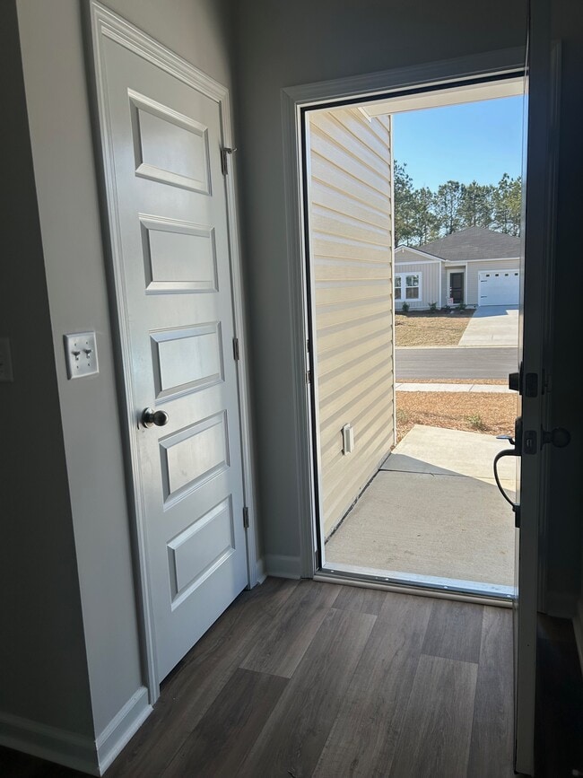 Building Photo - 404 Lehamite Ct