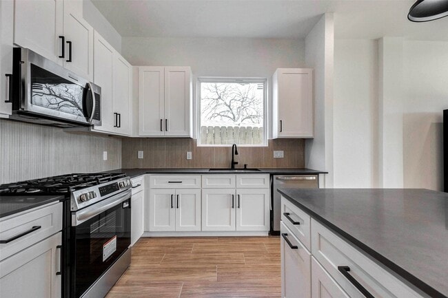 Building Photo - 112 Luetta St