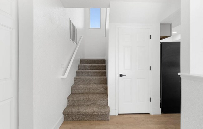 Building Photo - 3 Bed/2.5 Bath House w/ Yard Close to UNR