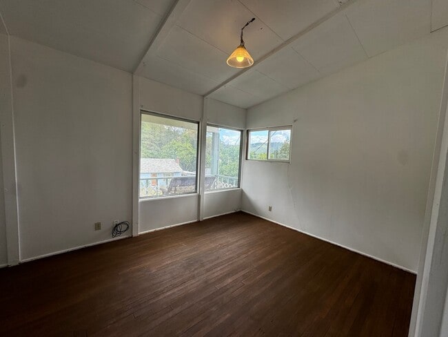 Building Photo - 2 bedroom duplex