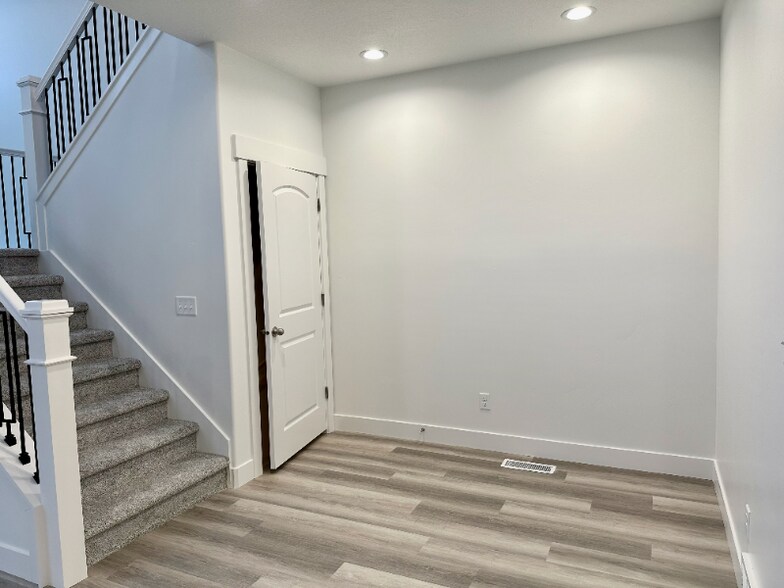 Building Photo - 4558 W Watchmen Wy