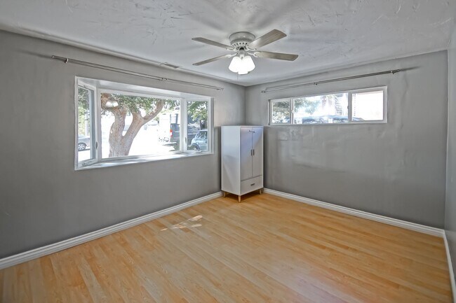 Building Photo - 2809 Carlsbad St