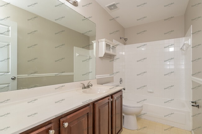 Building Photo - 625 Thornridge Dr