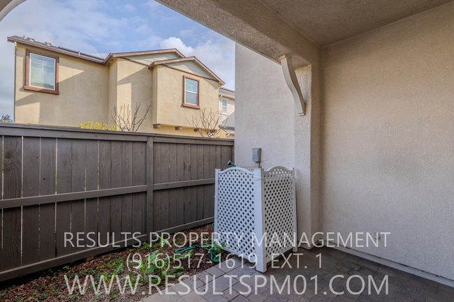 Building Photo - Spacious 3 Bedroom home! Great location!