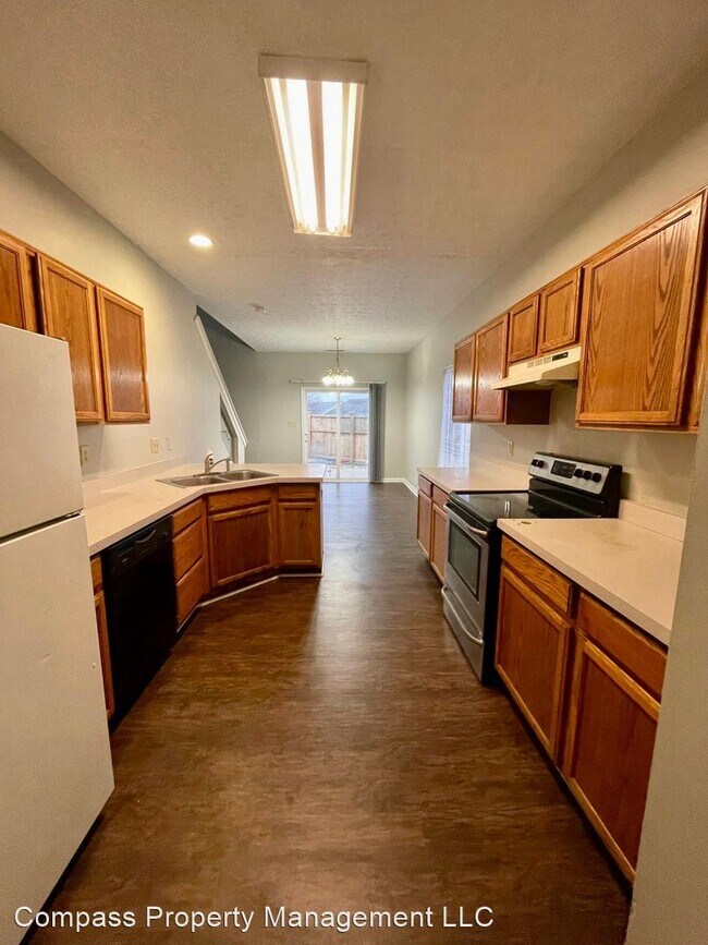 Building Photo - 3 br, 2.5 bath House - 668 Mountain Pine Dr