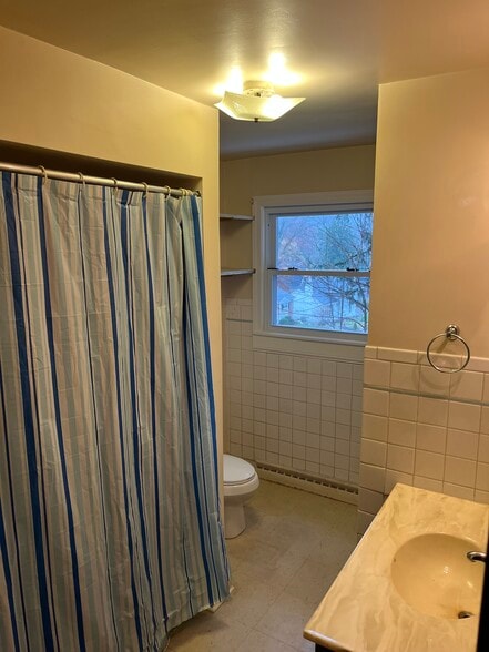 Building Photo - 889 Ivy Ave