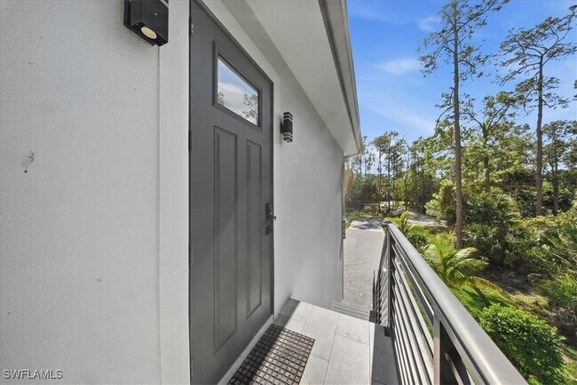 Building Photo - 3261 15th Ave SW