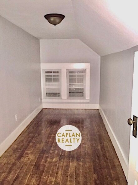 Building Photo - 25 W Rock Ave