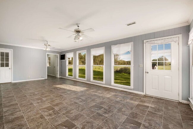 Building Photo - "Charming 3-Bedroom Haven with Spacious 2200 Sq Ft Layout in Lascassas, TN!"