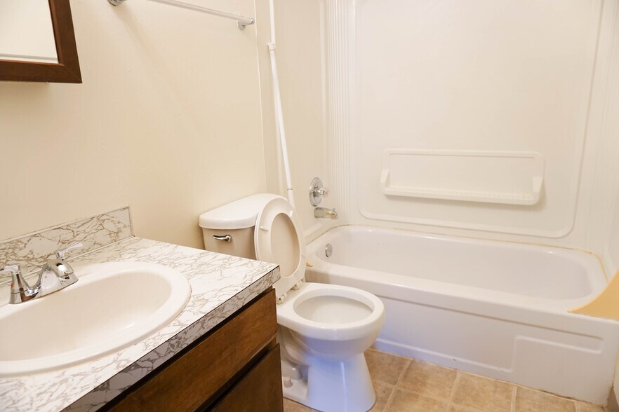 Building Photo - 2881 Francis SE St