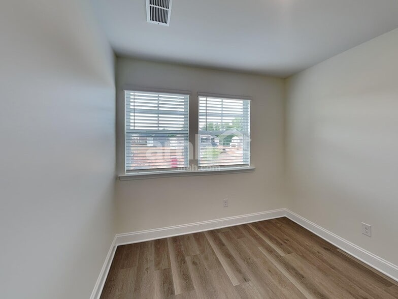 Building Photo - 6059 Rosemore Ln