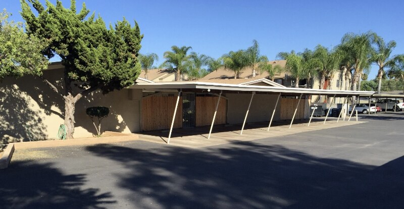 Building Photo - 633 N Fig St