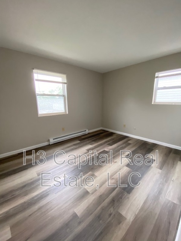 Building Photo - 420 Joseph Dr