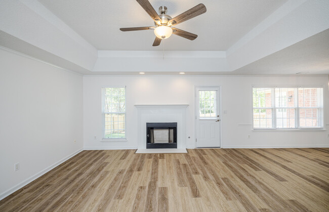 Building Photo - 245 Farmington Dr