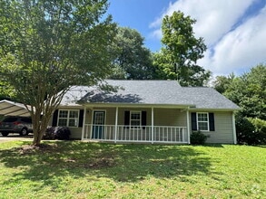 Building Photo - Spacious 3 Bed / 2 Bath Ranch in Establish...