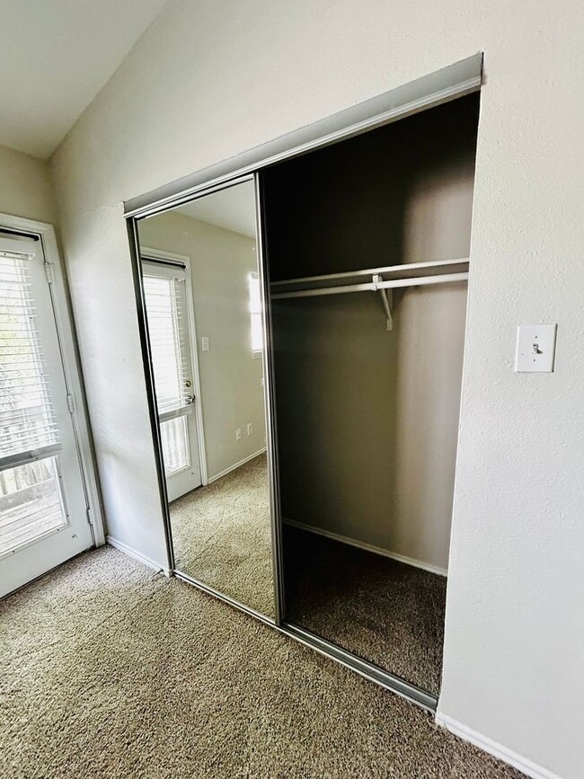 Building Photo - 1818 River Crossing Cir
