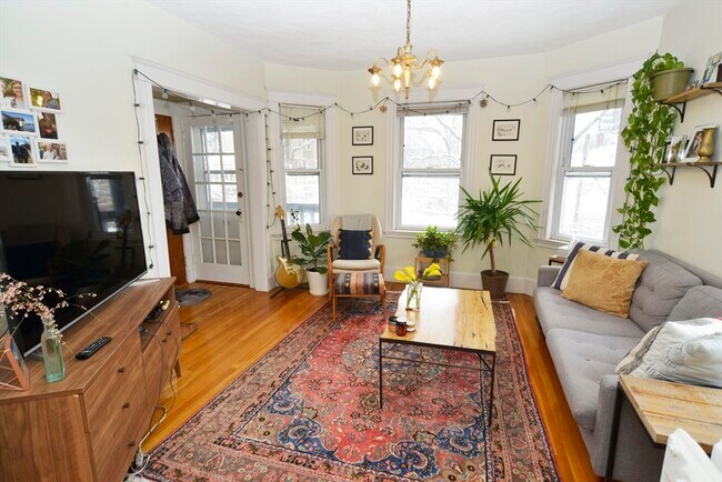 Building Photo - 89 Rockview St