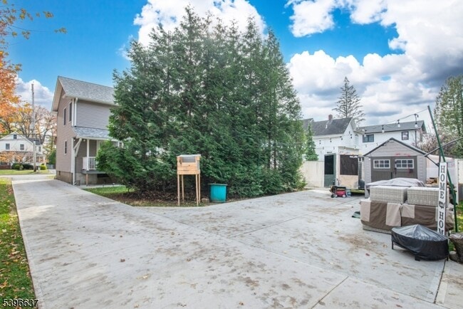 Building Photo - 773 Union Blvd