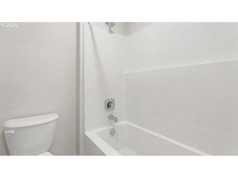 Building Photo - 9212 SE Azalea St