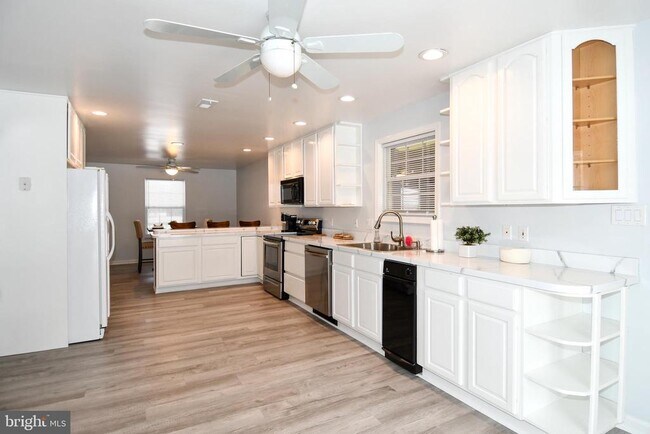 Building Photo - 10049 Meleen Dr