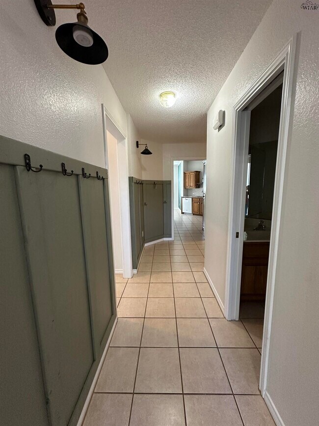 Building Photo - 3028 Whitehall Ln