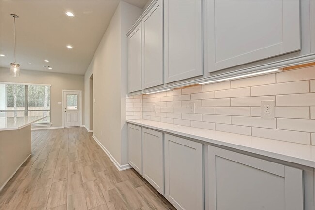 Building Photo - 348 Rise Ln