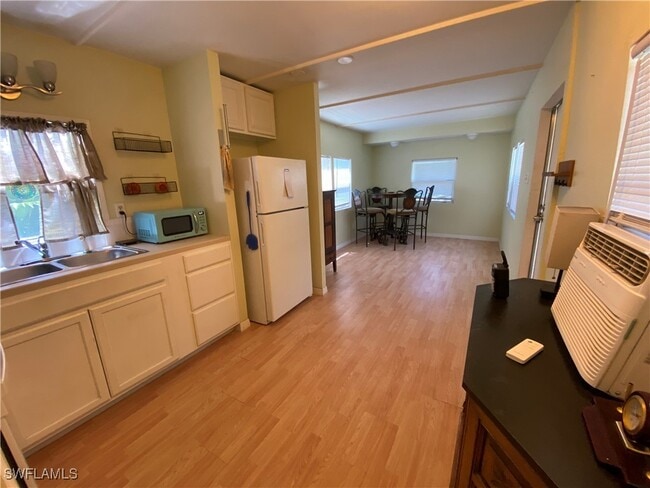 Building Photo - 5687 Meadowlark Ln