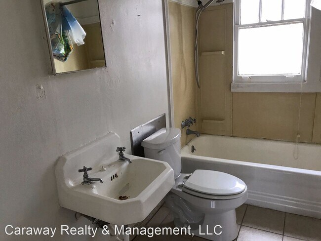 Building Photo - 1 br, 1 bath House - 670 Ockley Dr. #4