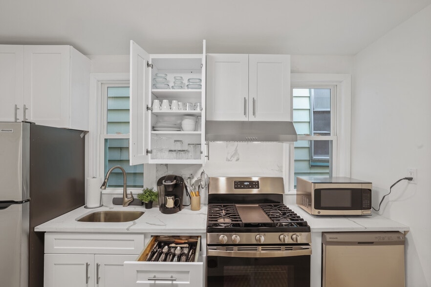 Building Photo - 126 Grant Ave