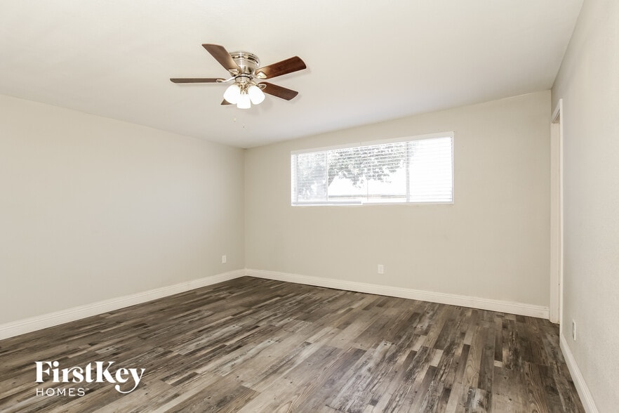 Building Photo - 3718 W Townley Ave