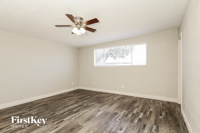 Building Photo - 3718 W Townley Ave