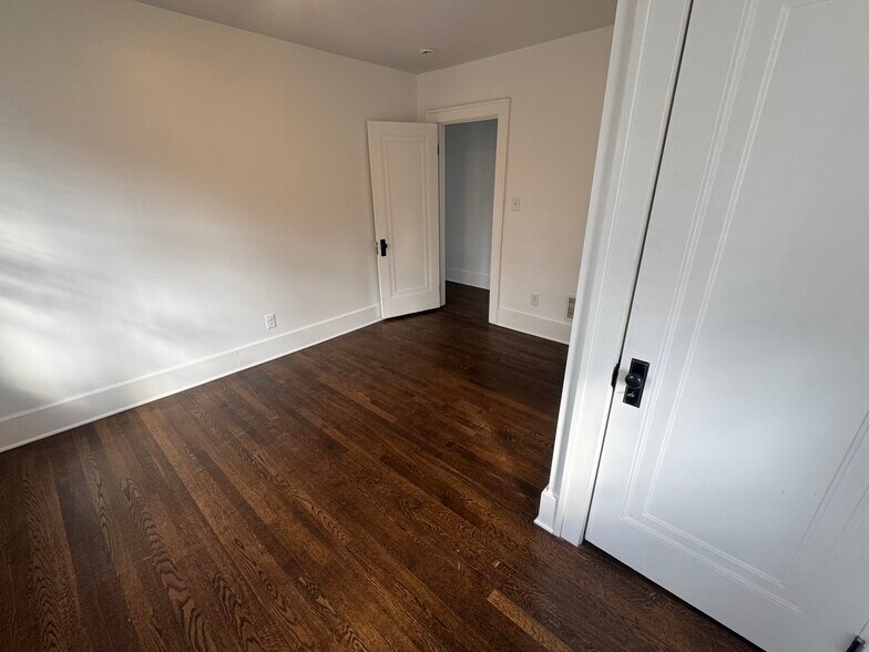 Building Photo - 827 Longfellow Ave