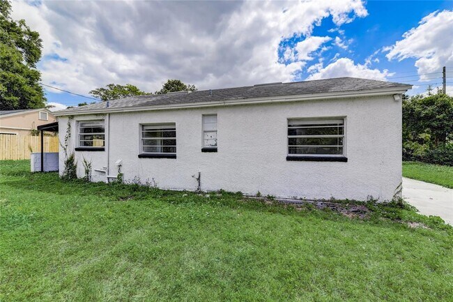 Building Photo - 2600 S Crystal Lake Dr
