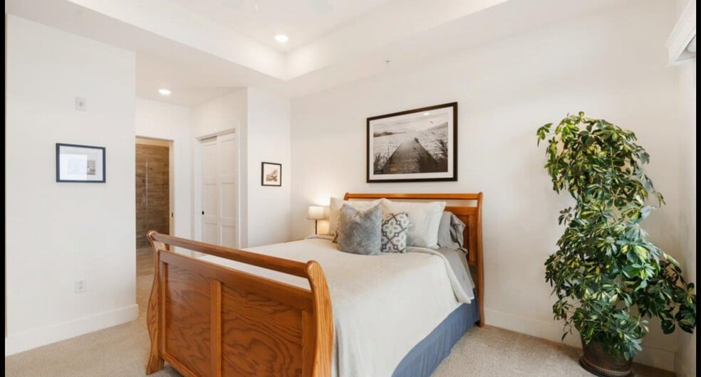 Building Photo - 5600 Lake Edge Rd