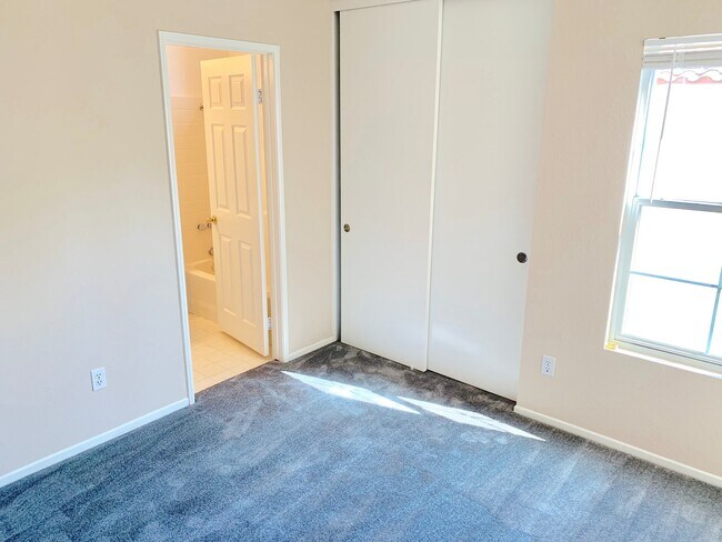 Building Photo - 1014 S Rossano Way