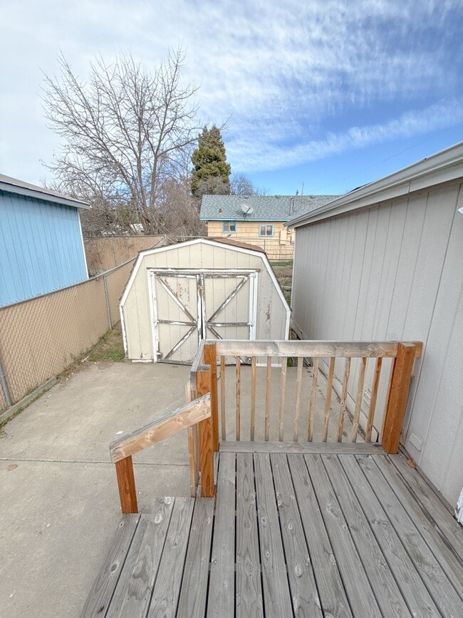 Building Photo - 3 Bedroom, 2 bath house