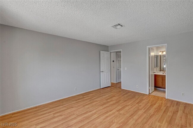 Building Photo - 913 Falconhead Ln