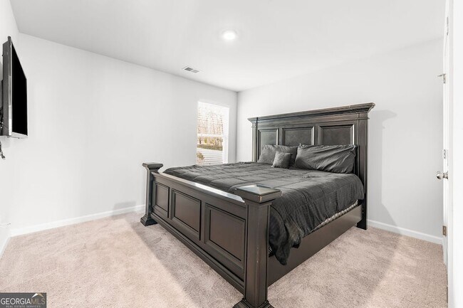 Building Photo - 100 Petunia Ct