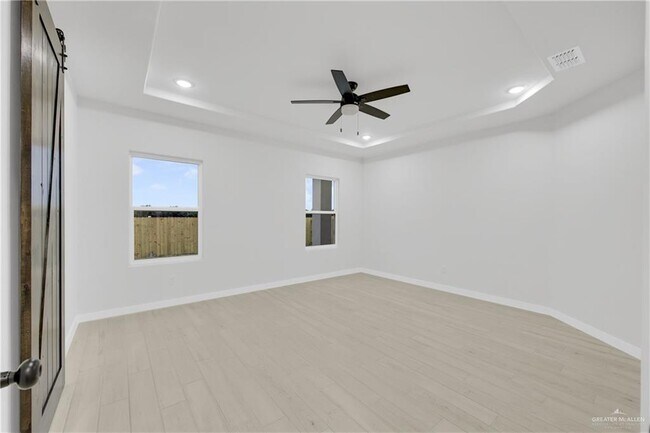 Building Photo - 25 Nerine Ave