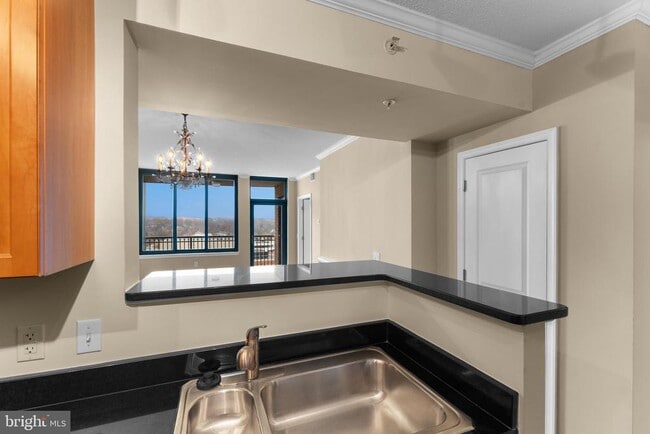 Building Photo - 851 N Glebe Rd