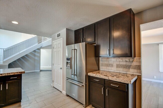 Building Photo - Offering 3 spacious bedrooms, 2.5 baths, l...