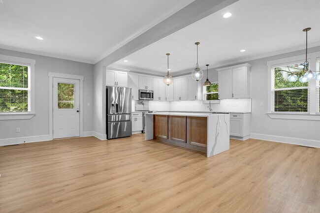 Building Photo - 108 Averill St
